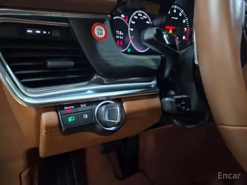 2023 Porsche Panamera с пробегом 12 000 км