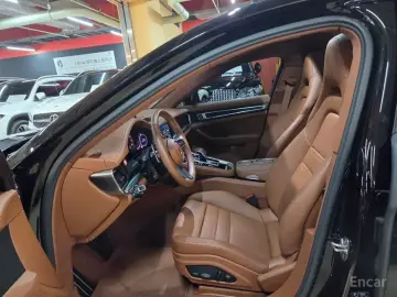 2023 Porsche Panamera с пробегом 12 000 км
