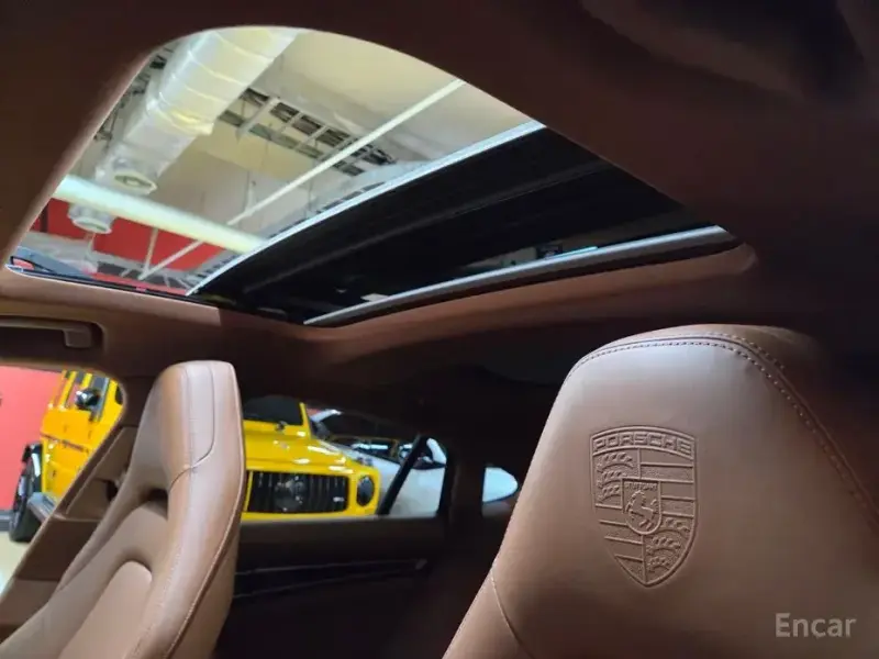2023 Porsche Panamera с пробегом 12 000 км