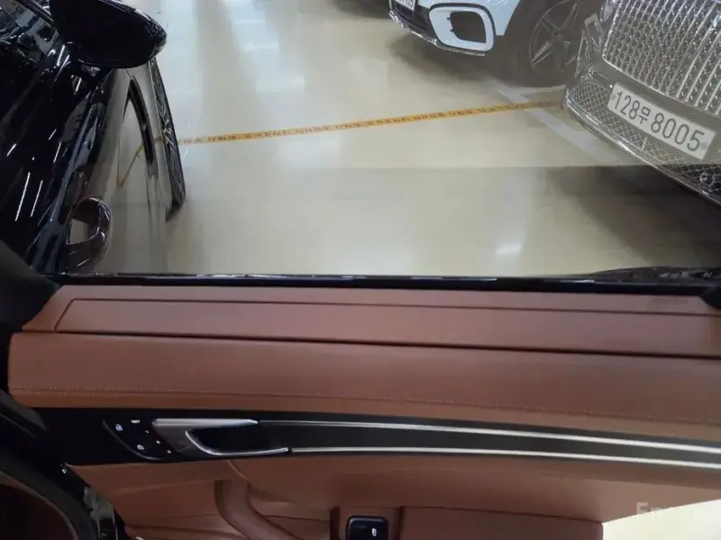 2023 Porsche Panamera с пробегом 12 000 км