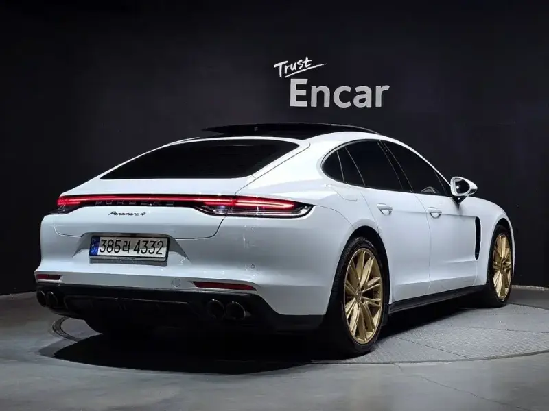 2022 Porsche Panamera с пробегом 49 835 км
