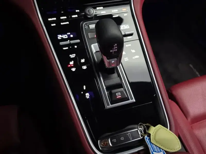 2023 Porsche Panamera с пробегом 46 812 км