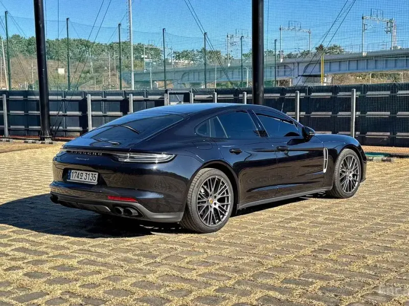 2022 Porsche Panamera с пробегом 36 000 км