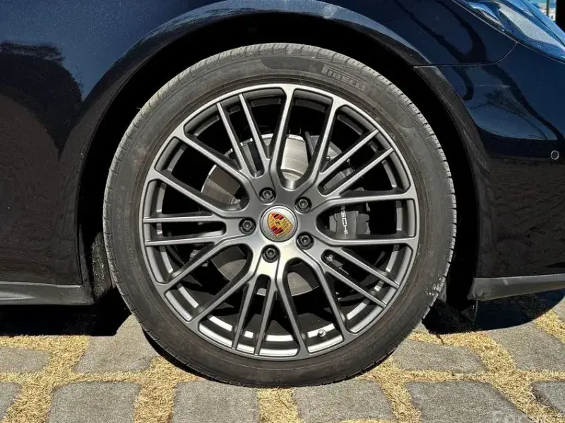 2022 Porsche Panamera с пробегом 36 000 км