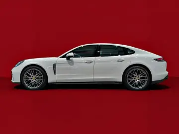 2023 Porsche Panamera с пробегом 18 300 км