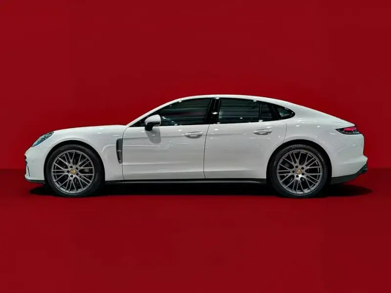 2023 Porsche Panamera с пробегом 18 300 км