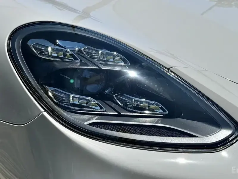 2023 Porsche Panamera с пробегом 18 300 км