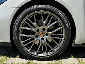 2023 Porsche Panamera с пробегом 18 300 км