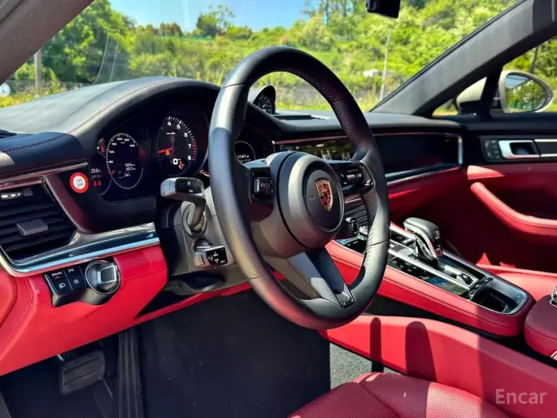 2023 Porsche Panamera с пробегом 18 300 км