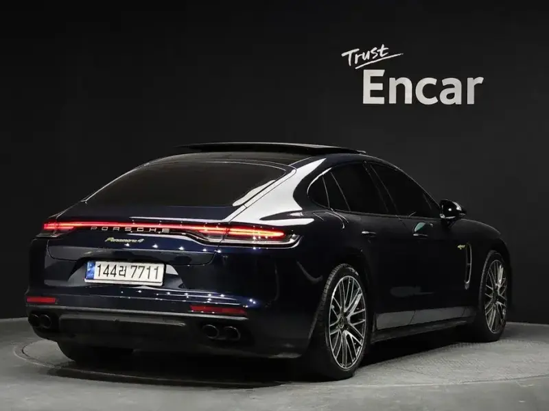 2023 Porsche Panamera с пробегом 43 804 км