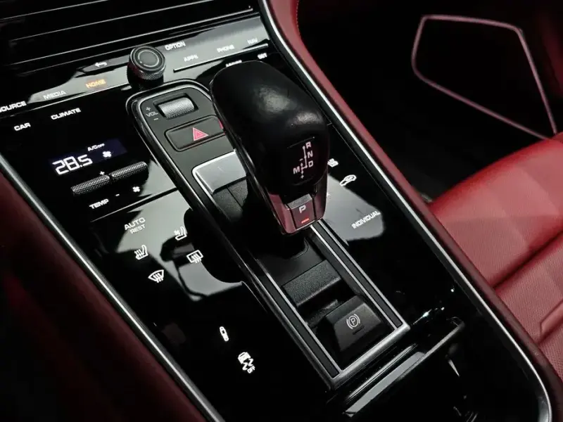 2023 Porsche Panamera с пробегом 43 804 км