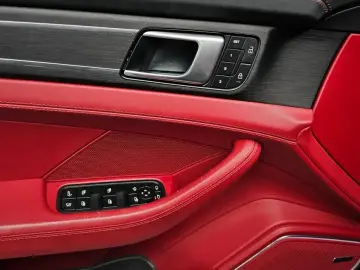 2023 Porsche Panamera с пробегом 43 804 км