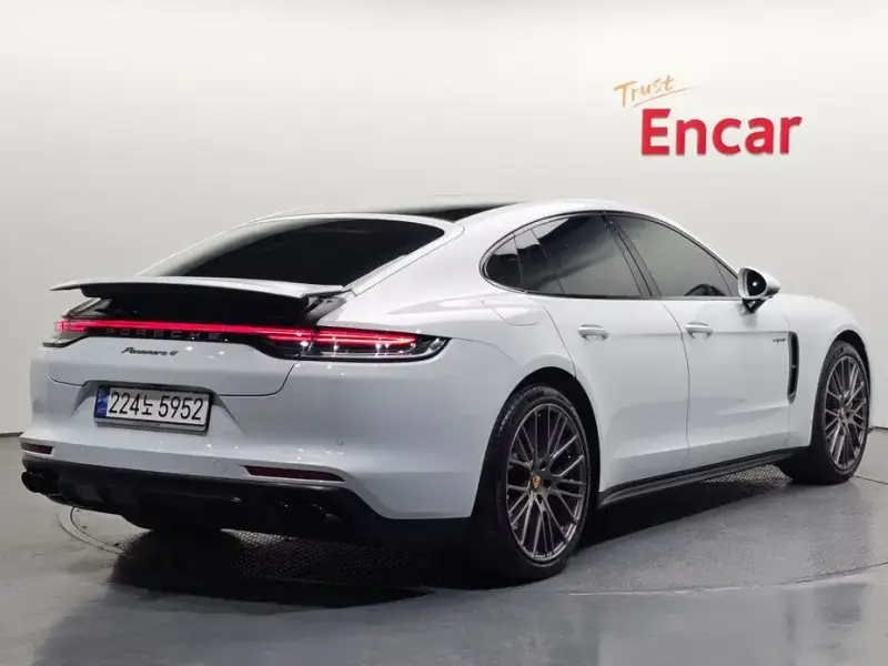 2023 Porsche Panamera с пробегом 36 284 км
