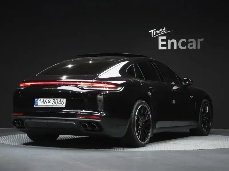 2023 Porsche Panamera с пробегом 23 477 км