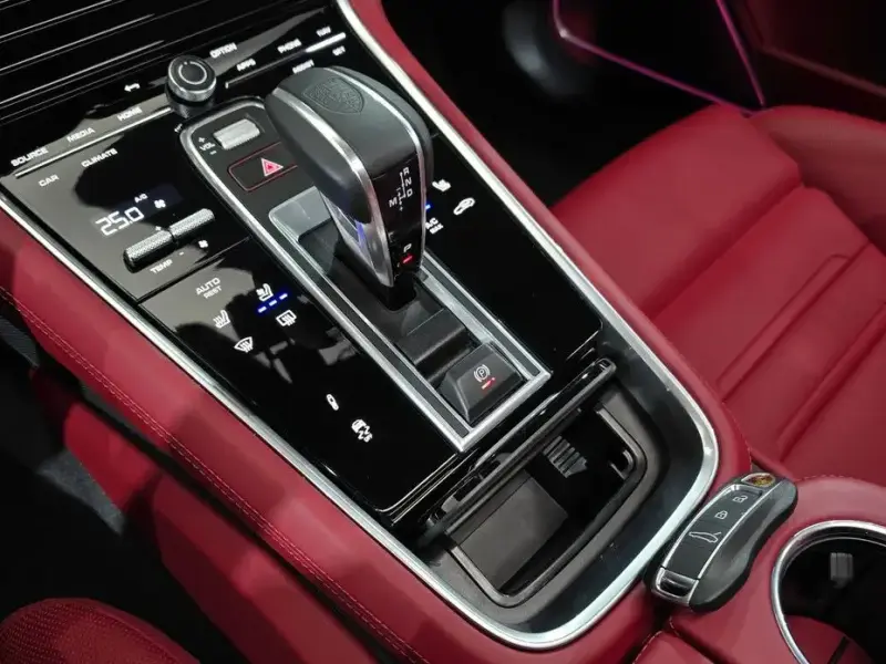2023 Porsche Panamera с пробегом 47 284 км