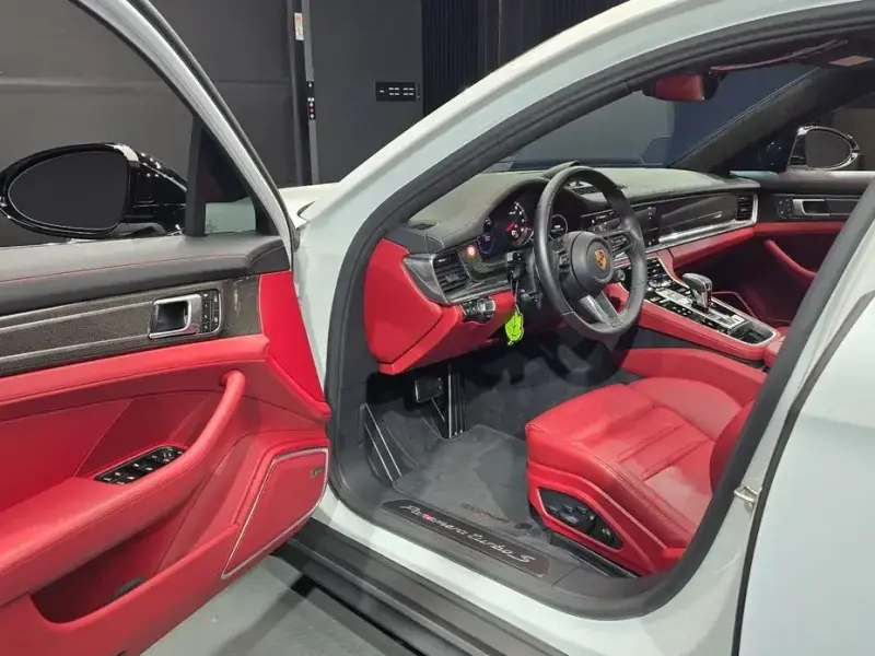 2023 Porsche Panamera с пробегом 47 284 км