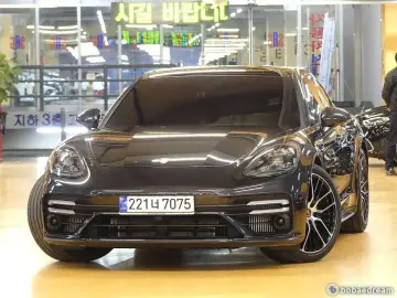 2023 Porsche Panamera с пробегом 28 000 км