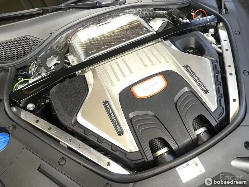 2023 Porsche Panamera с пробегом 28 000 км