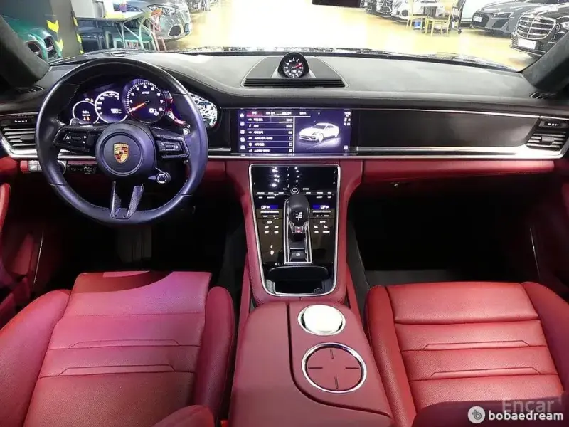 2023 Porsche Panamera с пробегом 28 000 км
