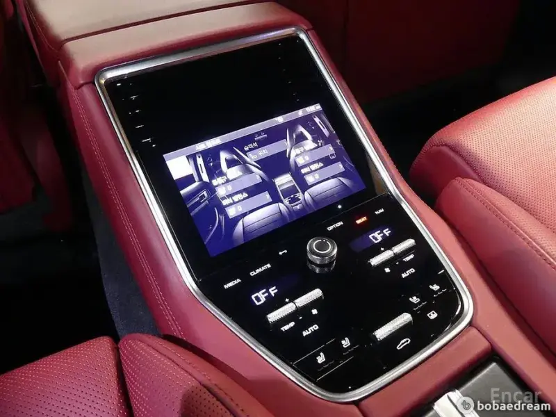 2023 Porsche Panamera с пробегом 28 000 км