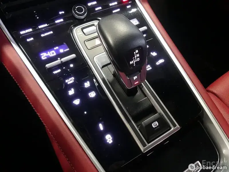 2023 Porsche Panamera с пробегом 28 000 км