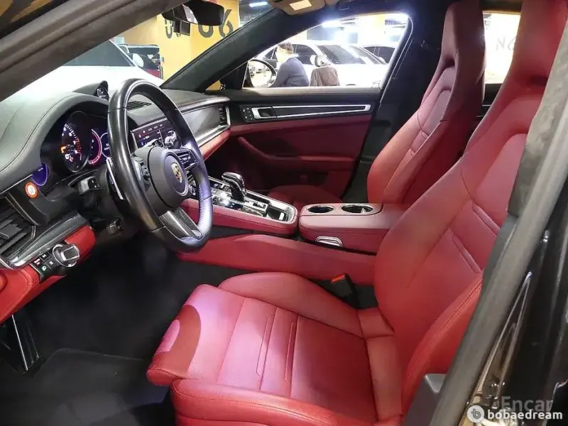 2023 Porsche Panamera с пробегом 28 000 км