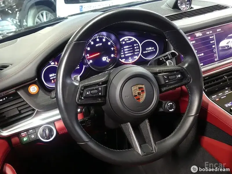 2023 Porsche Panamera с пробегом 28 000 км