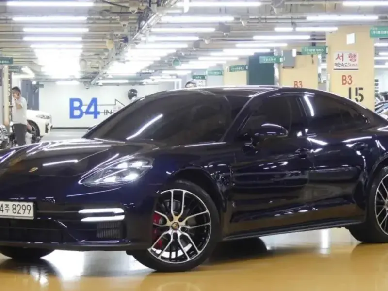 2021 Porsche Panamera с пробегом 19 400 км