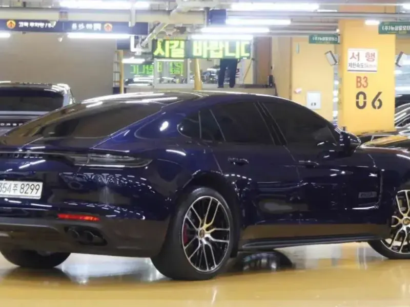 2021 Porsche Panamera с пробегом 19 400 км