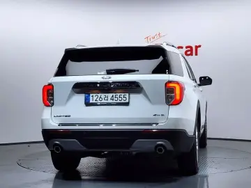 2021 Ford Explorer с пробегом 9 935 км