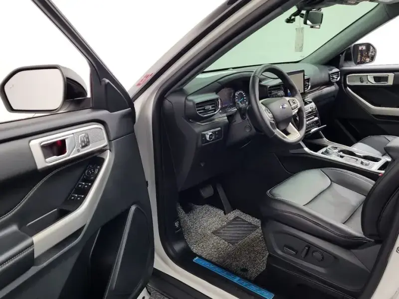 2021 Ford Explorer с пробегом 9 935 км