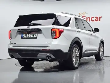 2022 Ford Explorer с пробегом 21 853 км