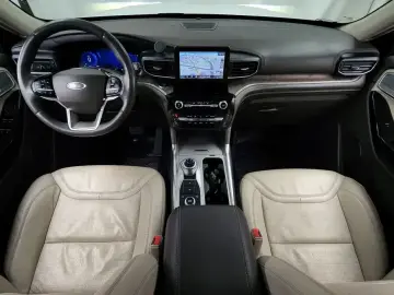 2022 Ford Explorer с пробегом 77 013 км
