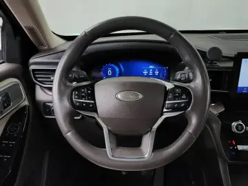 2022 Ford Explorer с пробегом 77 013 км