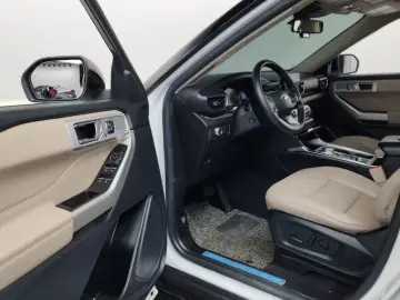 2022 Ford Explorer с пробегом 33 436 км