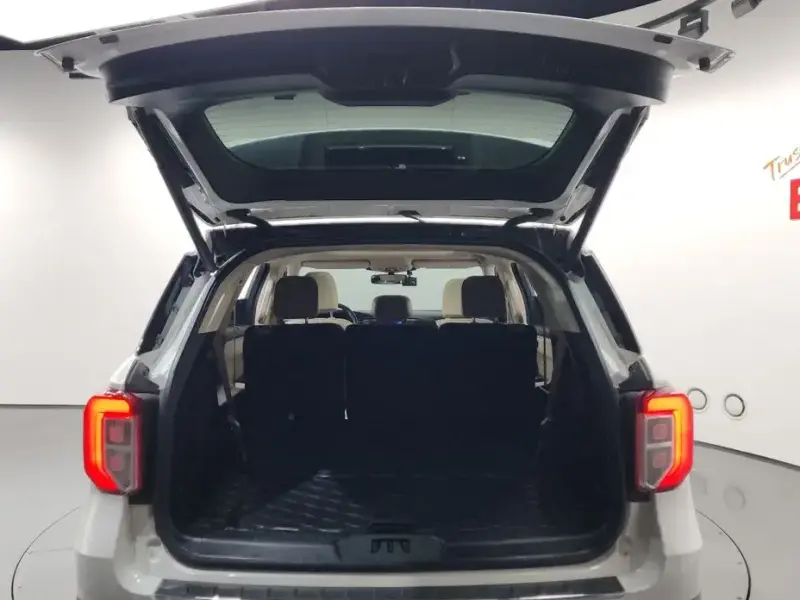 2022 Ford Explorer с пробегом 33 436 км