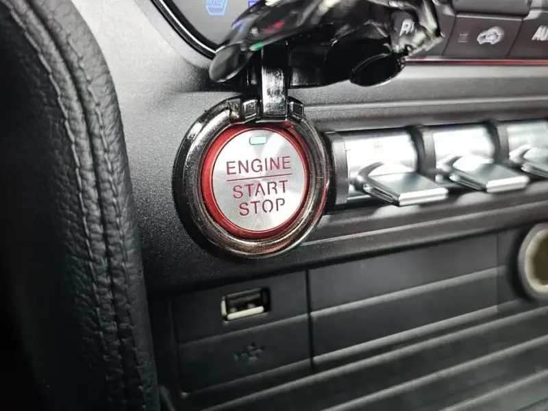 2022 Ford Mustang с пробегом 62 067 км