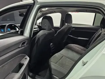 2022 Volkswagen Golf с пробегом 22 508 км