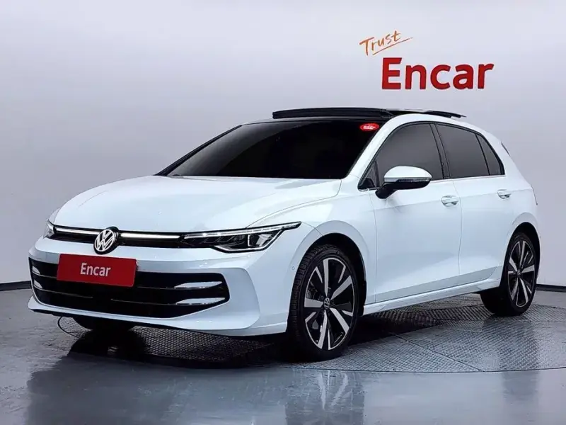 2025 Volkswagen Golf с пробегом 24 677 км