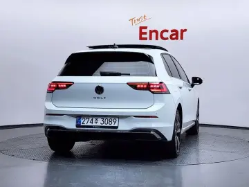 2025 Volkswagen Golf с пробегом 24 677 км