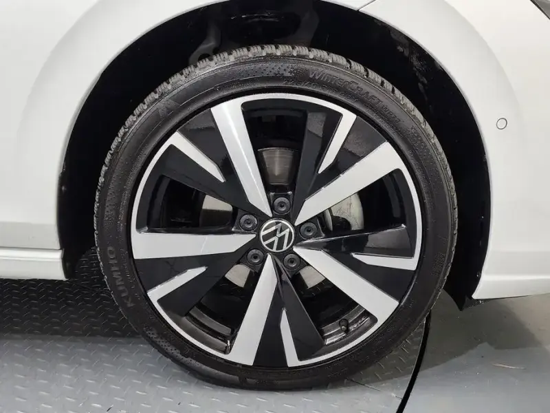 2025 Volkswagen Golf с пробегом 24 677 км