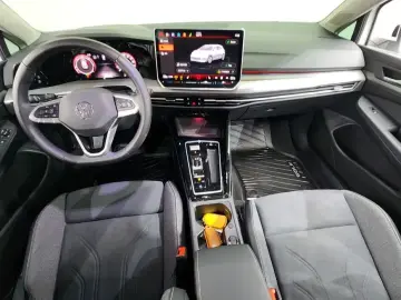 2025 Volkswagen Golf с пробегом 24 677 км