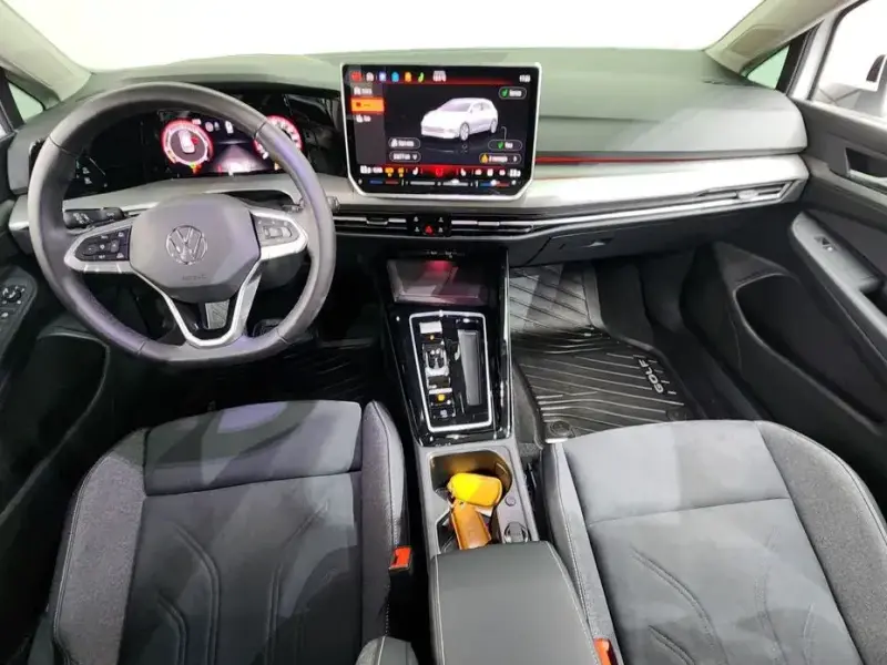 2025 Volkswagen Golf с пробегом 24 677 км