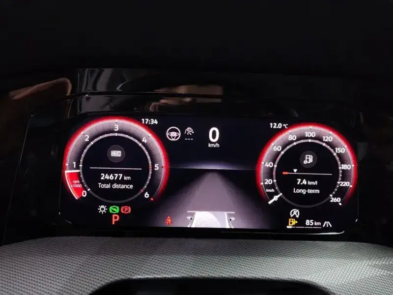 2025 Volkswagen Golf с пробегом 24 677 км