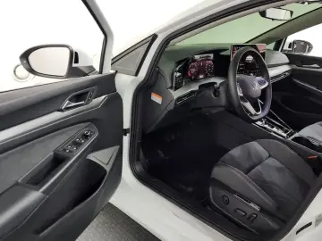 2025 Volkswagen Golf с пробегом 24 677 км