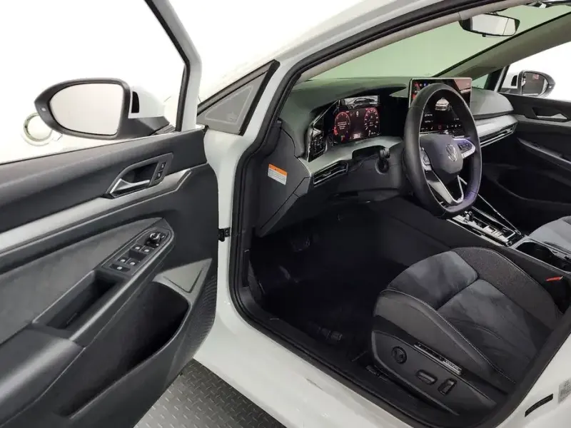 2025 Volkswagen Golf с пробегом 24 677 км