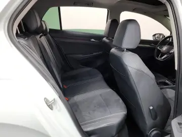 2025 Volkswagen Golf с пробегом 24 677 км
