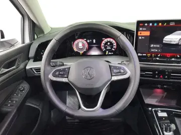 2025 Volkswagen Golf с пробегом 24 677 км