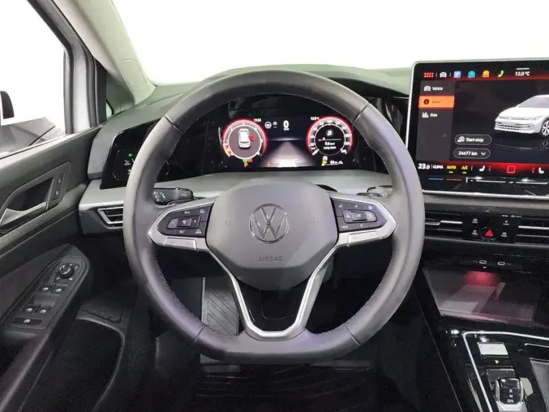 2025 Volkswagen Golf с пробегом 24 677 км