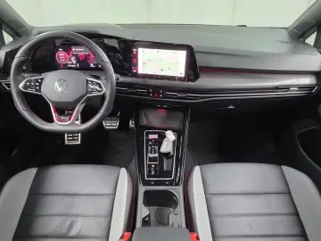 2024 Volkswagen Golf с пробегом 24 781 км